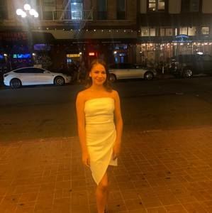 Meet your Posher, Daniela